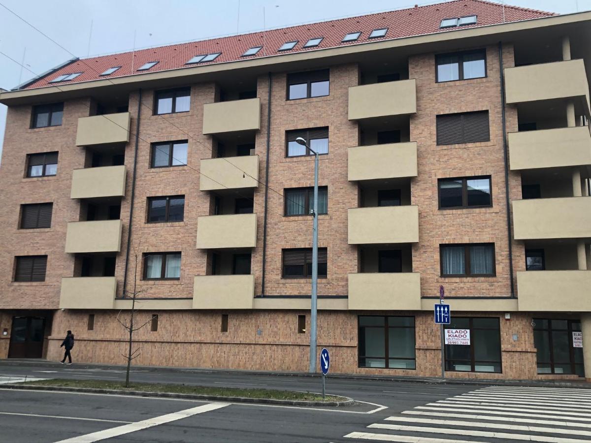 Diamond Apartman Debrecen Esterno foto