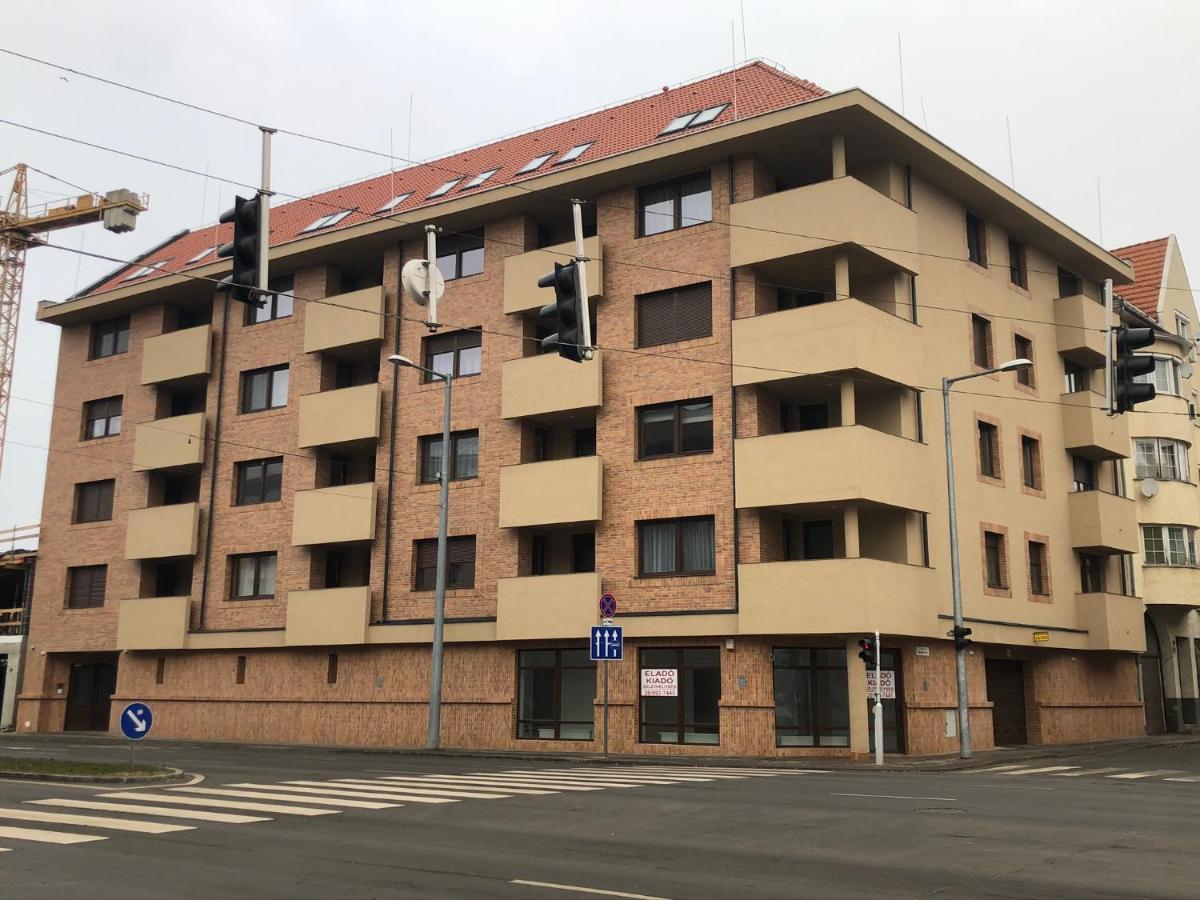 Diamond Apartman Debrecen Esterno foto
